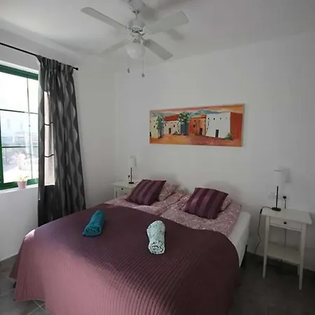 Sleeps 4 Pool Wifi Apartament *