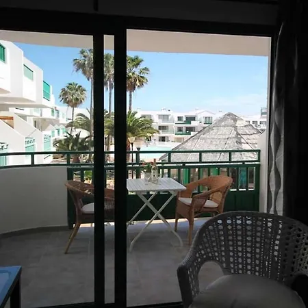 Sleeps 4 Pool Wifi Apartman